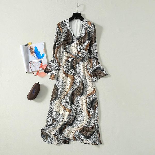 casual dresses spring 2021 for european and american women's wear lantern sleeve v neck color contrast leopard print fashion dress, Black;gray
casual dresses spring 2021 for european and american women's wear lantern sleeve v neck color contrast leopard print fashion dress, Black;gray