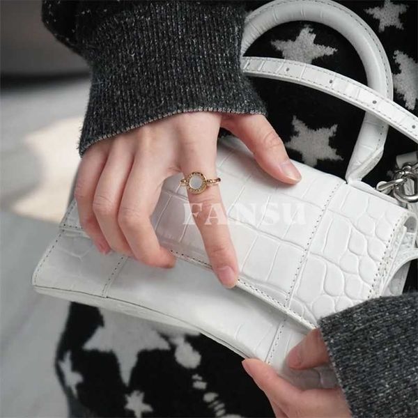women's genuine leather handbag luxury brand fashion pattern plain litchi arc shoulder crossbody bag 211026
women's genuine leather handbag luxury brand fashion pattern plain litchi arc shoulder crossbody bag 211026
