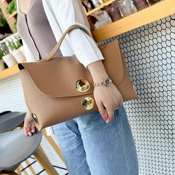 evening bags metal round buckle decoration leather handbag for women 2021 fashion simple solid color large capacity shoulder bag
evening bags metal round buckle decoration leather handbag for women 2021 fashion simple solid color large capacity shoulder bag