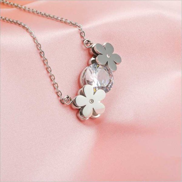 smart electric toothbrush simple and versatile jewelry, niche design, diamond inlaid titanium steel necklace
