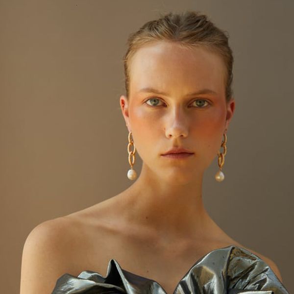 splicing artificial pearl pendant earrings creative gold metal ring buckle earrings, Golden
splicing artificial pearl pendant earrings creative gold metal ring buckle earrings, Golden