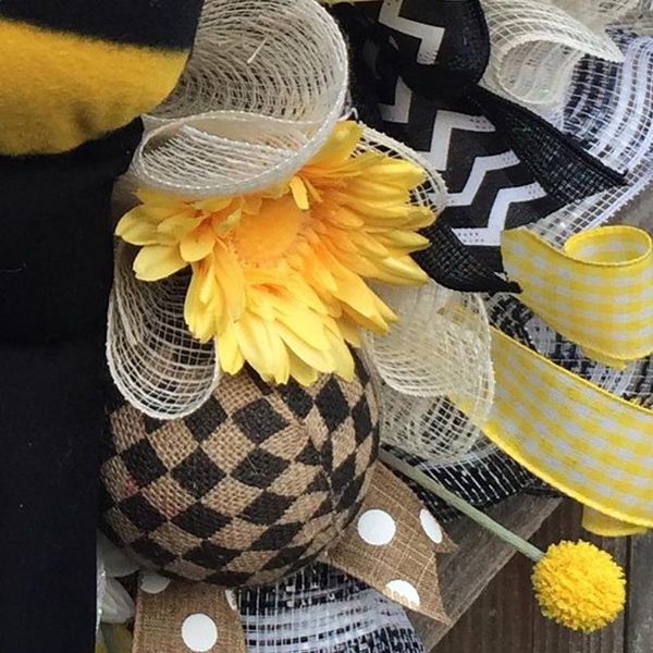 simulation leaf bee sunflowerwreath artificial garland hanging pendants wedding ornaments mother's day wreath mariage 2021
simulation leaf bee sunflowerwreath artificial garland hanging pendants wedding ornaments mother's day wreath mariage 2021
