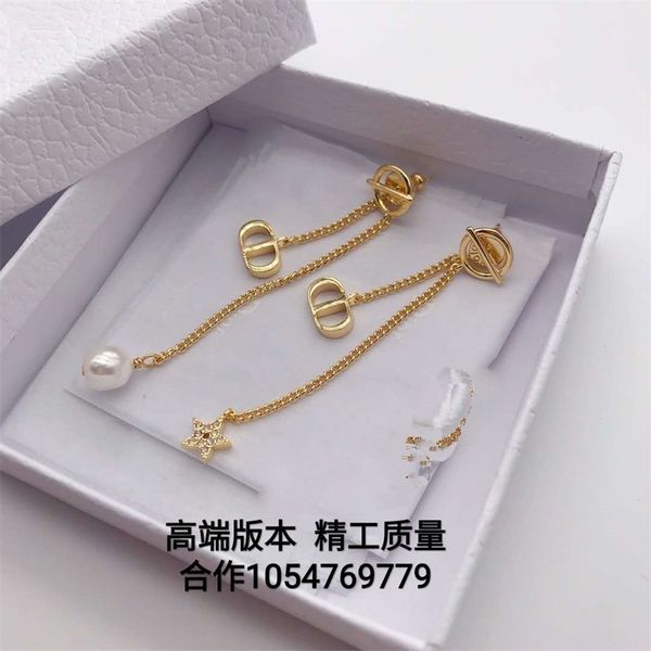 2021 new designer family earrings autumn and winter letter for women's fashion personality little bee back hanging women, Golden
2021 new designer family earrings autumn and winter letter for women's fashion personality little bee back hanging women, Golden