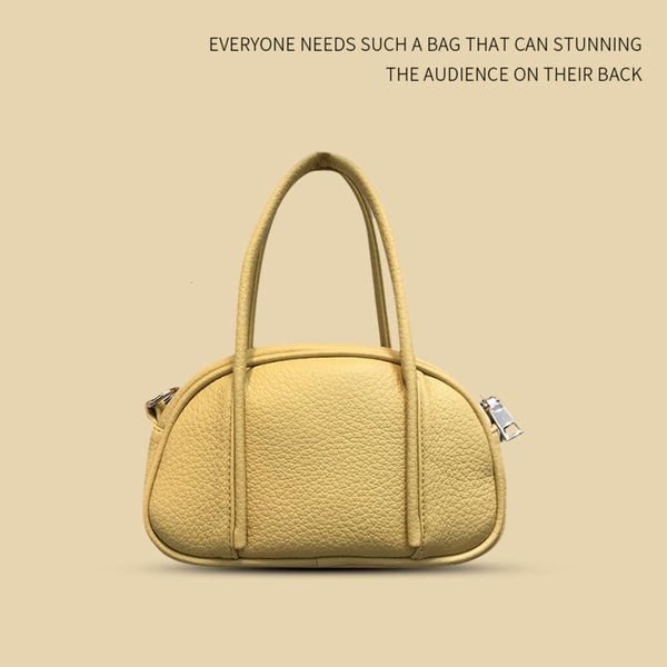 2021 korean summer niche litchi pattern handbag fashion versatile hand bag butter color slung girl
2021 korean summer niche litchi pattern handbag fashion versatile hand bag butter color slung girl