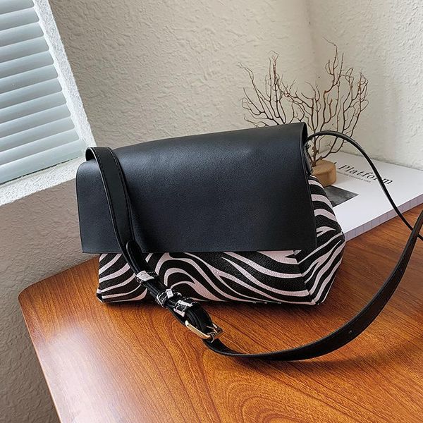 evening bags 2021 single shoulder bag large capacity fashion messenger designer handbags tote for women
evening bags 2021 single shoulder bag large capacity fashion messenger designer handbags tote for women