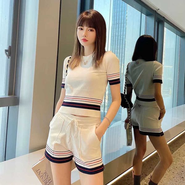 trendy brand new simple short-sleeved knitted sports and leisure suit 2021 new women 's two - piece suit fashionable p0810, Gray
trendy brand new simple short-sleeved knitted sports and leisure suit 2021 new women 's two - piece suit fashionable p0810, Gray