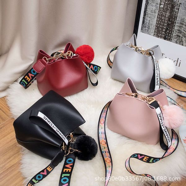 fashionable bucket bag ladi s2021 women's trend classic printed shoulder strap msenger
fashionable bucket bag ladi s2021 women's trend classic printed shoulder strap msenger