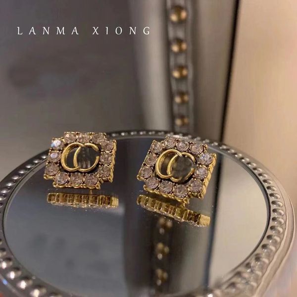 double letter flash diamond yu shuxin star same old fashion versatile pure silver needle earrings, Golden;silver
double letter flash diamond yu shuxin star same old fashion versatile pure silver needle earrings, Golden;silver