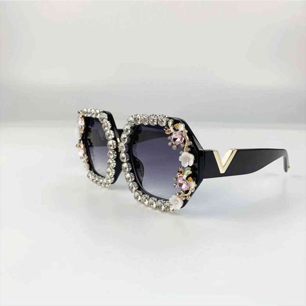vintage oversized square colorful diamond sunglasses women crystal fashion sun glasses for female rhinestone oculos, White;black
vintage oversized square colorful diamond sunglasses women crystal fashion sun glasses for female rhinestone oculos, White;black