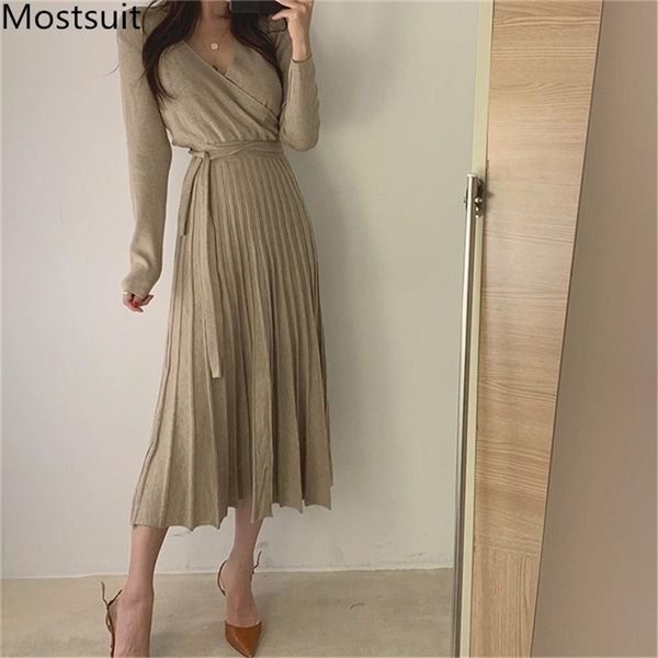 autumn korean knitted pleated long dress women full sleeve v-neck belted vintage solid fashion ladies dresses vestidos 210513, Black;gray
autumn korean knitted pleated long dress women full sleeve v-neck belted vintage solid fashion ladies dresses vestidos 210513, Black;gray
