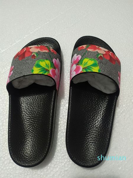 women sandals fashion shoes classic slide summer fashion wide flat slippery sandals slipper flip flop size 35-45, Black
women sandals fashion shoes classic slide summer fashion wide flat slippery sandals slipper flip flop size 35-45, Black