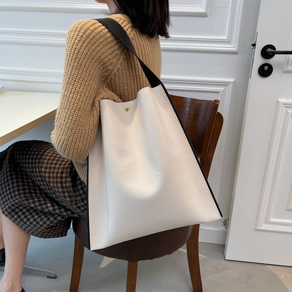 chao brand one shoulder large bag women 2021 korean ins net red portable tote women's capacity shopping, Black;red
chao brand one shoulder large bag women 2021 korean ins net red portable tote women's capacity shopping, Black;red