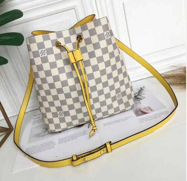 brand designer luxury totes 4d0b m44022 trendy handles bucket bag 2020 bags spring and summer shoulder women's handbags iconic cross bo
brand designer luxury totes 4d0b m44022 trendy handles bucket bag 2020 bags spring and summer shoulder women's handbags iconic cross bo