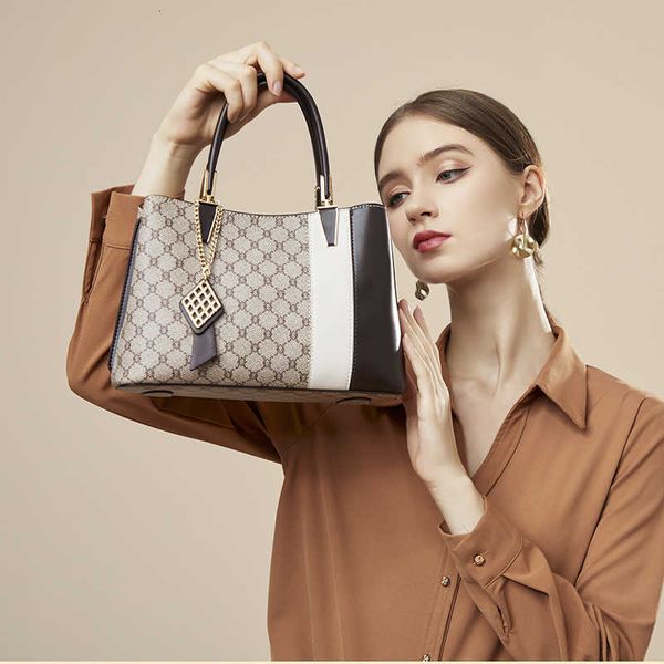 luxury handbags 2021 women's hand large capacity one shoulder fashion printing versatile tote quality bag
luxury handbags 2021 women's hand large capacity one shoulder fashion printing versatile tote quality bag