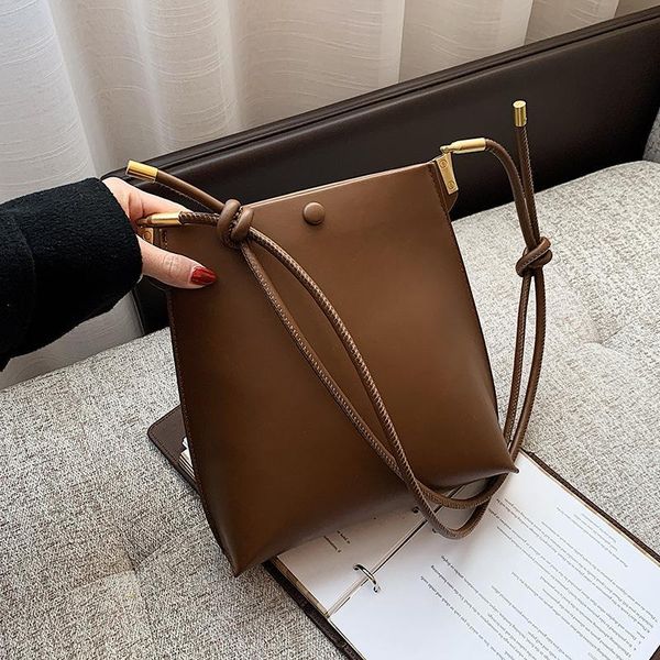 handbag women luxurys designers bags 2021 crossbody bag retro small korean versat purse multi pochette louisbags_18
handbag women luxurys designers bags 2021 crossbody bag retro small korean versat purse multi pochette louisbags_18