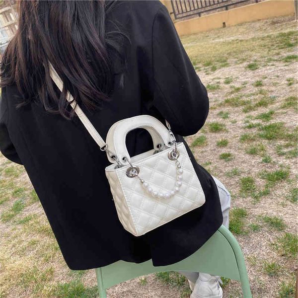 design this year's sense popular pearl diana 2021 new fashion foreign style lingge messenger women's bag
design this year's sense popular pearl diana 2021 new fashion foreign style lingge messenger women's bag