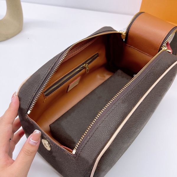 2021 fashion women makeup wallet organizer famous cosmetic bags travel pouch ladies bolsa de maquillaje toiletry bag neverfull waterproof ha
2021 fashion women makeup wallet organizer famous cosmetic bags travel pouch ladies bolsa de maquillaje toiletry bag neverfull waterproof ha