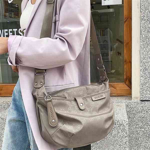 purse new women's large capacity nylon leisure messenger men's simple signature lovers' shoulder bag
purse new women's large capacity nylon leisure messenger men's simple signature lovers' shoulder bag