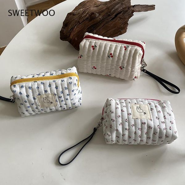 cosmetic bags & cases women's bag storage dumpling heart cherry 
cosmetic bags & cases women's bag storage dumpling heart cherry