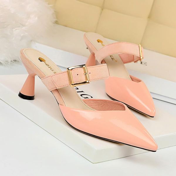 slippers 2021 mules shoes women outside comfortable high heels ankle strap pointed toe pu leather fashion summer lady pumps, Black
slippers 2021 mules shoes women outside comfortable high heels ankle strap pointed toe pu leather fashion summer lady pumps, Black