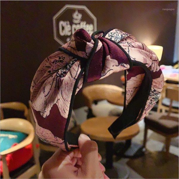 fashion hair accessories women's middle knot knots wide-brimmed floral fabric headband wild girl wash sports band headwear1
fashion hair accessories women's middle knot knots wide-brimmed floral fabric headband wild girl wash sports band headwear1