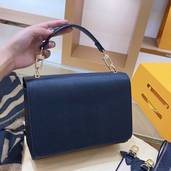 women sholder bags handbag purse messenger bag fashion cowhide genuine leather water ripple twist lock plain hasp removable shoulder strap, Red;black
women sholder bags handbag purse messenger bag fashion cowhide genuine leather water ripple twist lock plain hasp removable shoulder strap, Red;black