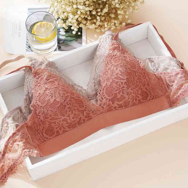 2020 new french triangle cup rimless bra with deep v lace edge and beautiful back, Black;white
2020 new french triangle cup rimless bra with deep v lace edge and beautiful back, Black;white