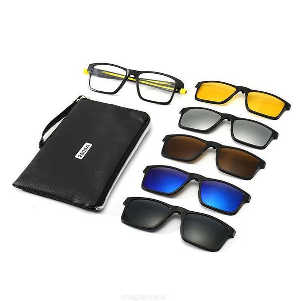 fishing polarizing sunglasses hanging neck traveler magnetic suction cover clip sports men's glasses bag, White;black
fishing polarizing sunglasses hanging neck traveler magnetic suction cover clip sports men's glasses bag, White;black