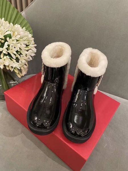 winter women's leather snow boots diamond square buckle luxury inner wool design, thick and warm 35-40, Black
winter women's leather snow boots diamond square buckle luxury inner wool design, thick and warm 35-40, Black