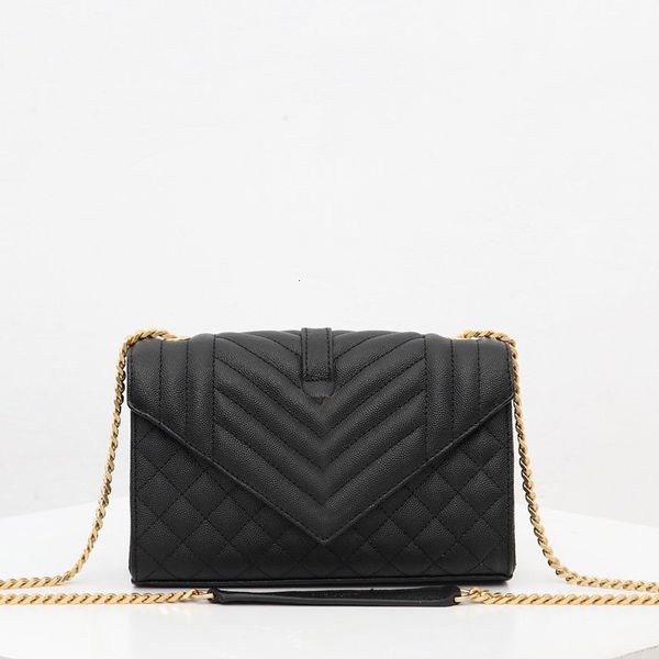 envelope chain shoulder bag flap purse fashion grain embossing quilting genuine leather v caviar pattern plain, Red;black
envelope chain shoulder bag flap purse fashion grain embossing quilting genuine leather v caviar pattern plain, Red;black