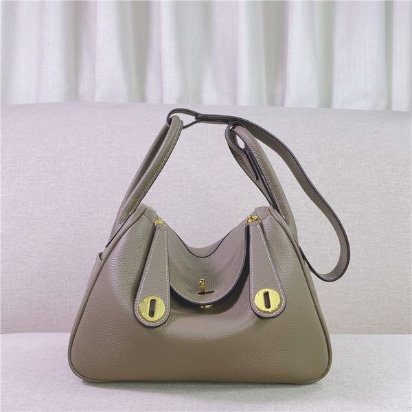 wholesale fashion designer bag 2021 new layer togo leather lindi doctor leather pillow single shoulder diagonal span portable medicine
wholesale fashion designer bag 2021 new layer togo leather lindi doctor leather pillow single shoulder diagonal span portable medicine