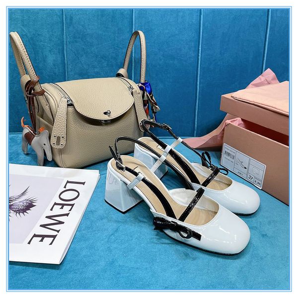 2021ss party slippers summer women shoes coarser heel flops genuine soft leather lady slipper letter high heeled sandals large size 35-40, Black
2021ss party slippers summer women shoes coarser heel flops genuine soft leather lady slipper letter high heeled sandals large size 35-40, Black