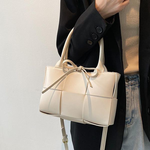 evening bags 2021 ladies designer handbag one shoulder messenger bag fashion woven square pu leather
evening bags 2021 ladies designer handbag one shoulder messenger bag fashion woven square pu leather