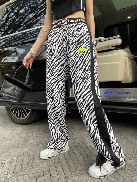 21ss we11done zebra pattern pants letter logo stretch high-waist sweatpants casual high street loose designer straight pant for women, Black;white
21ss we11done zebra pattern pants letter logo stretch high-waist sweatpants casual high street loose designer straight pant for women, Black;white