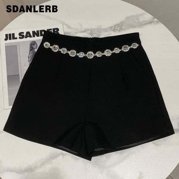 women's shorts fall 2021 fashionable short pants model style waist head rhinestone chain temperament three-point suit for women, White;black
women's shorts fall 2021 fashionable short pants model style waist head rhinestone chain temperament three-point suit for women, White;black