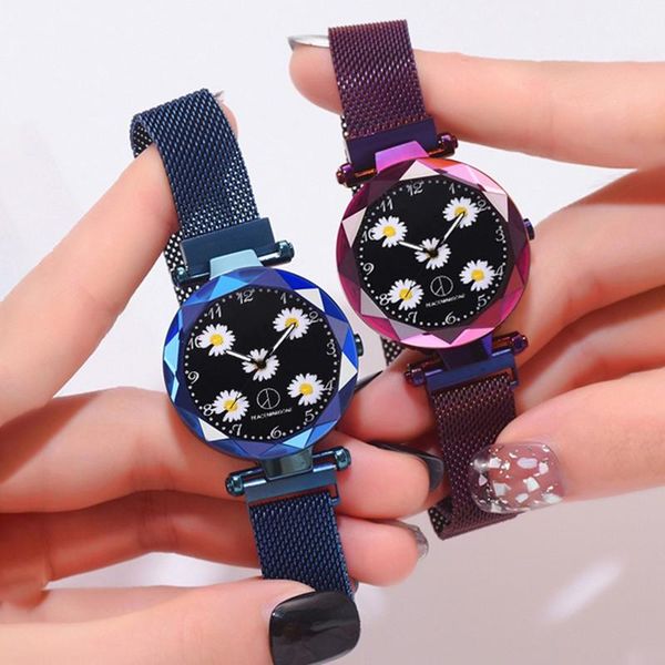 fashion five small daisies alloy band watches for women casual quartz wristwatches ladies clock relogio feminino, Slivery;brown
fashion five small daisies alloy band watches for women casual quartz wristwatches ladies clock relogio feminino, Slivery;brown