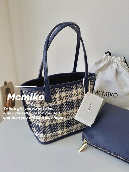 evening bags summer 2021 bag original design niche handbag women's fashion trend small vegetable basket 
evening bags summer 2021 bag original design niche handbag women's fashion trend small vegetable basket