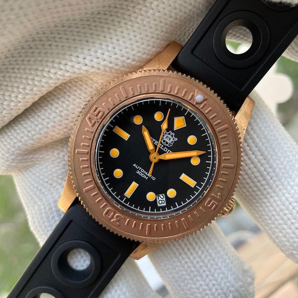 wristwatches steeldive sd1952s cusn8 bronze diver watches men mechanical watch c3 luminous water resistant 300m rubber strap nh35 wristwatch, Slivery;brown 
wristwatches steeldive sd1952s cusn8 bronze diver watches men mechanical watch c3 luminous water resistant 300m rubber strap nh35 wristwatch, Slivery;brown
