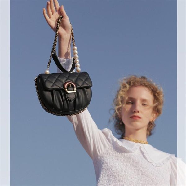 evening bags fashion pearl chain lady pu leather women luxury handbag 2021 pleated shoulder messenger flap tote
evening bags fashion pearl chain lady pu leather women luxury handbag 2021 pleated shoulder messenger flap tote