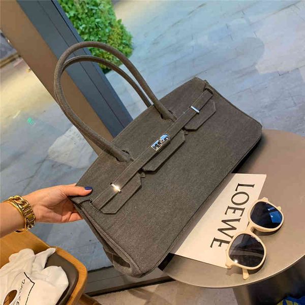 zhang yuqi's same denim 2020 new fashion high capacity armpit canvas portable one shoulder bag for women 
zhang yuqi's same denim 2020 new fashion high capacity armpit canvas portable one shoulder bag for women