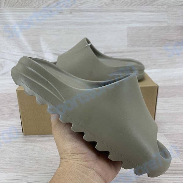 2021 sandals beach slippers mens shoes bone resin earth brown soot triple black foam runner classic men women fashion trainers us 4-11 ysj y
2021 sandals beach slippers mens shoes bone resin earth brown soot triple black foam runner classic men women fashion trainers us 4-11 ysj y