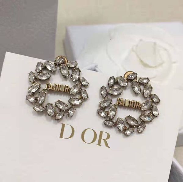 pearl charms fashion woman personality retro style 2021 fine jewelry for trend dangle earrings, Red;brown
pearl charms fashion woman personality retro style 2021 fine jewelry for trend dangle earrings, Red;brown