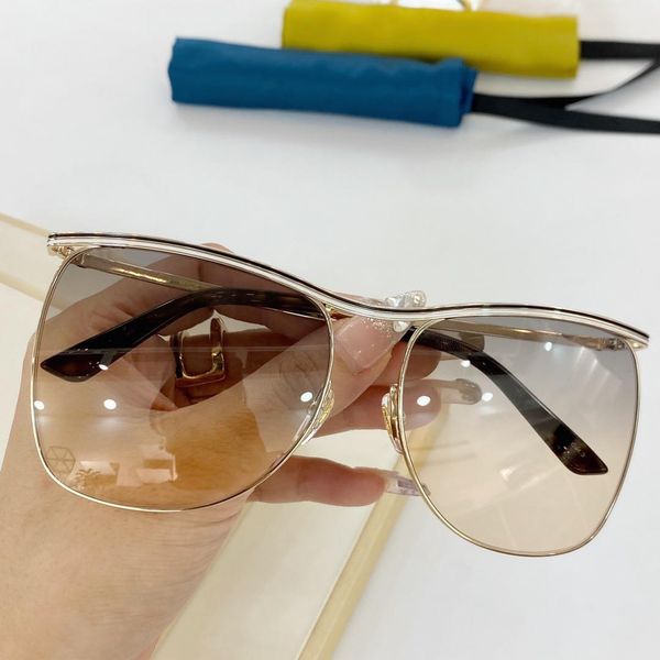 0820 sunglasses for women men sun glasses fashion style protects eyes uv400 lens with case, White;black
0820 sunglasses for women men sun glasses fashion style protects eyes uv400 lens with case, White;black