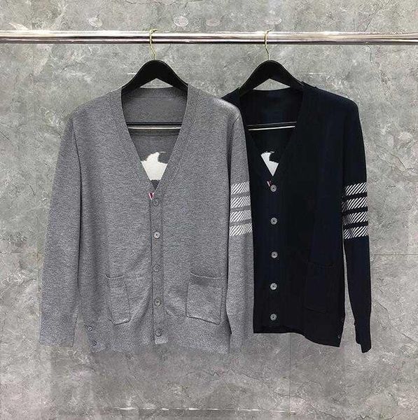 men's sweaters 2021 fashion brand men women slim o-neck cardigan clothing striped wool back dolphin pattern winter casual coat, White;black
men's sweaters 2021 fashion brand men women slim o-neck cardigan clothing striped wool back dolphin pattern winter casual coat, White;black