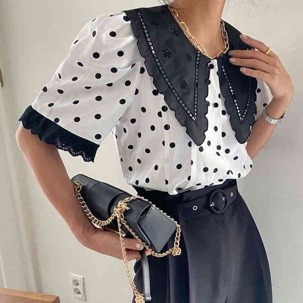 korean chic temperament retro contrast lace doll collar stitching black white polka dot blouse women puff sleeve mujer 210429
korean chic temperament retro contrast lace doll collar stitching black white polka dot blouse women puff sleeve mujer 210429