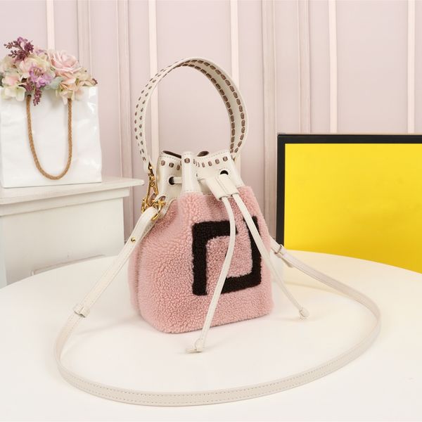 lamb hair bucket bag designer women handbag luxury large capacity shoulder bag letter design fashion all-match pink messenger handbags
lamb hair bucket bag designer women handbag luxury large capacity shoulder bag letter design fashion all-match pink messenger handbags