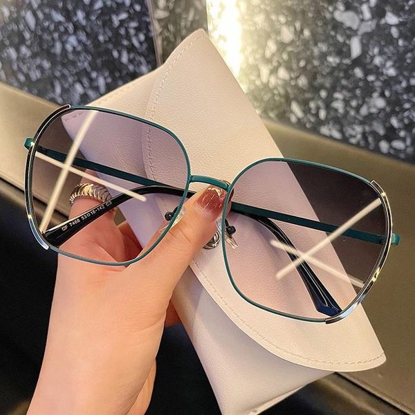 sunglasses 2021 fashion retro gradient color thinning personalized uv protection, White;black
sunglasses 2021 fashion retro gradient color thinning personalized uv protection, White;black