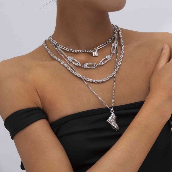 2021 women's jewelry geometric lock-shaped retro hollow item punk hip-hop metal shoe pin wedding party necklace, Silver
2021 women's jewelry geometric lock-shaped retro hollow item punk hip-hop metal shoe pin wedding party necklace, Silver