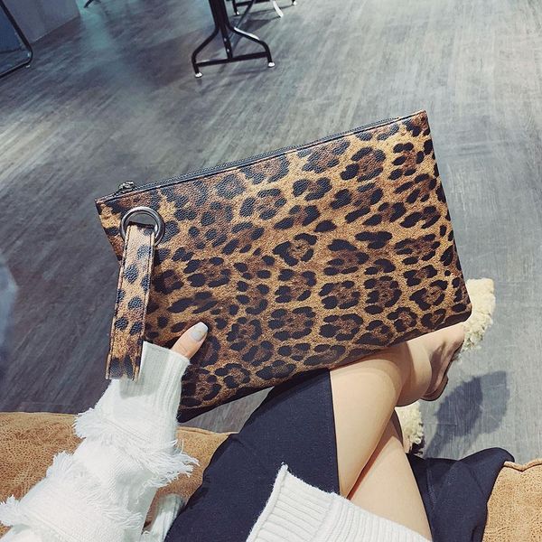 portable square leopard printed wristlet clutch women casual pu leather coin phone pouch wallet torebki damskie, Red;black
portable square leopard printed wristlet clutch women casual pu leather coin phone pouch wallet torebki damskie, Red;black