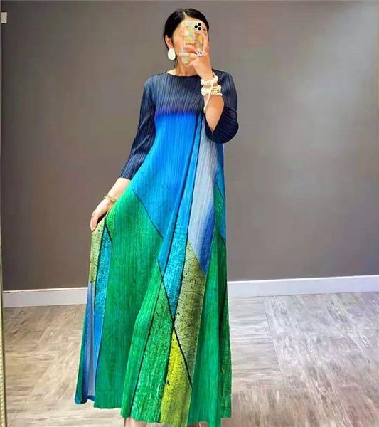casual dresses miyake pleated 2021 autumn vintage high fashion french european female plus size long dress original designer, Black;gray
casual dresses miyake pleated 2021 autumn vintage high fashion french european female plus size long dress original designer, Black;gray